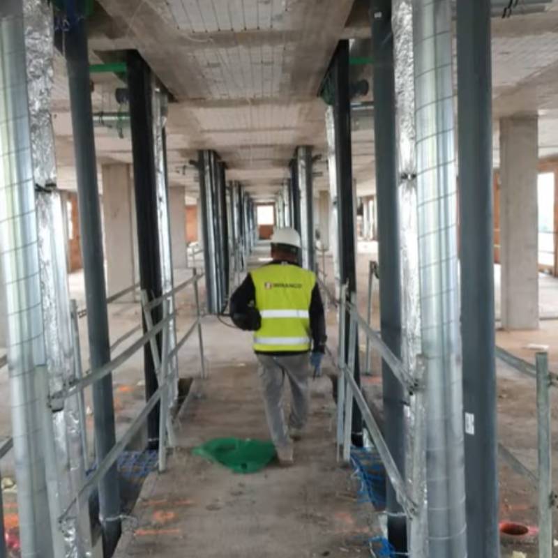 Instalación de sistemas de protección contra incendios en una gran apartahotel